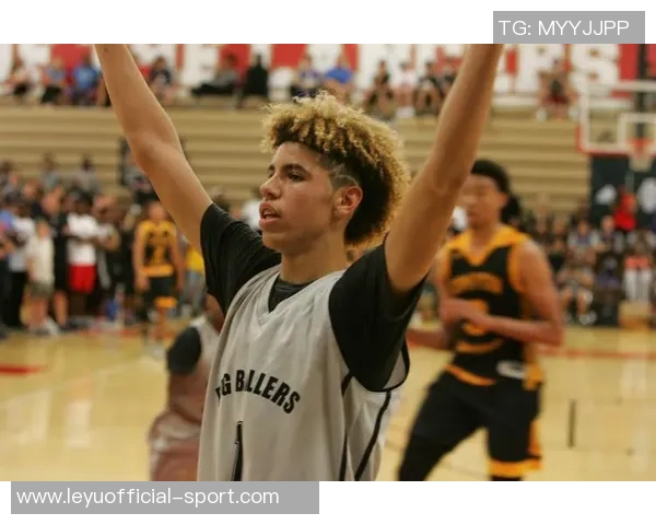 拉梅洛鲍尔表现出色13投8中三分4中8砍下20分助攻6次正负值高达27 拉梅洛鲍尔表现出色13投8中三分4中8砍下20分助攻6次正负值高达27