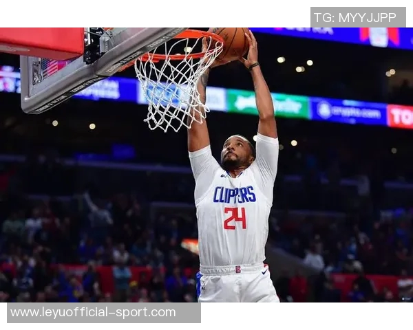 鲍威尔谈新赛季表现重心强调全队融入胜于个人数据