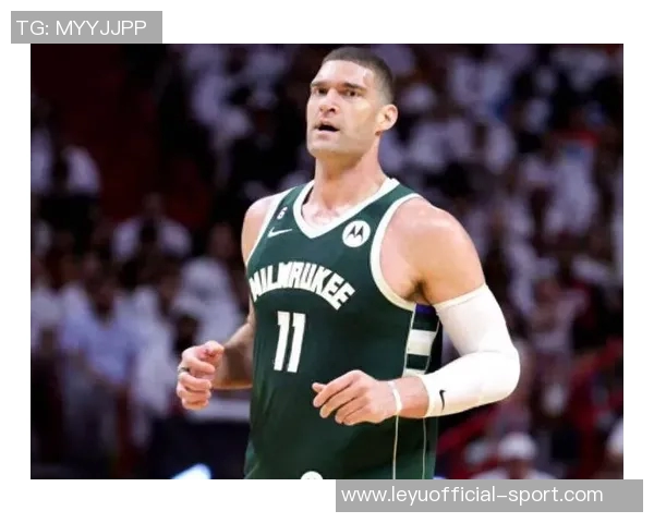 大洛专注卡位技巧努力为队友创造更好抢板机会 大洛专注卡位技巧努力为队友创造更好抢板机会