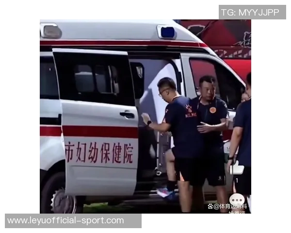 中甲激战引发重伤阿萨莫阿颈椎骨折黄威腓骨骨折悲剧发生 中甲激战引发重伤阿萨莫阿颈椎骨折黄威腓骨骨折悲剧发生