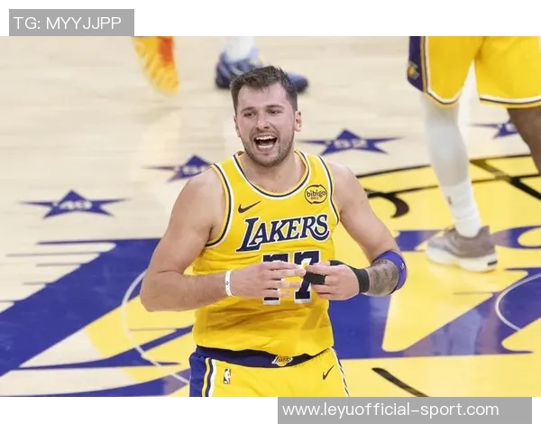 东契奇首节表现轻松自如7投4中斩获13分2板3助1断1帽展现全能实力