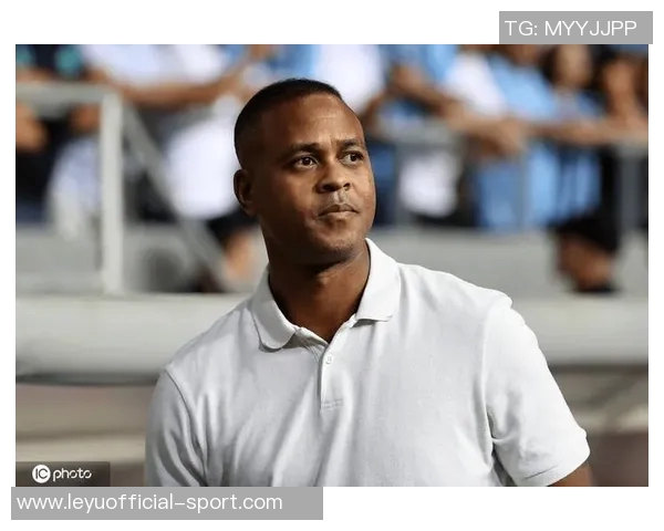 印尼主帅克鲁伊维特赛后情绪失控怒砸椅子眼眶泛红引发关注 印尼主帅克鲁伊维特赛后情绪失控怒砸椅子眼眶泛红引发关注