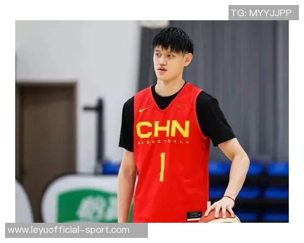 媒体人点评曾凡博发展潜力认为篮网不让其上场实属不合理