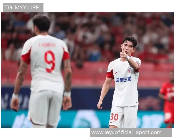 山东泰山半场落后云南玉昆侯永永头球破门克雷桑李源一错失良机 山东泰山半场落后云南玉昆侯永永头球破门克雷桑李源一错失良机