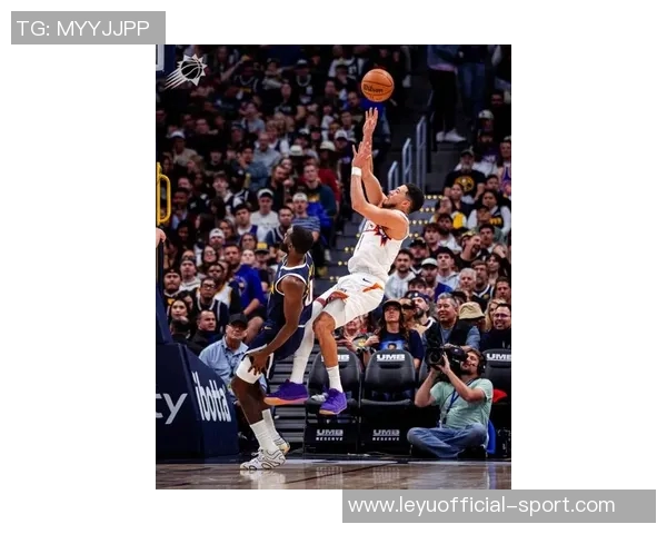 布克高效表现16投10中罚球全中独得31分助球队争胜 布克高效表现16投10中罚球全中独得31分助球队争胜