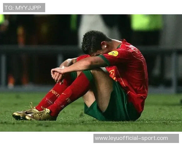 扎卡回忆2019年被嘘经历:痛苦与荣耀交织的足球人生瞬间