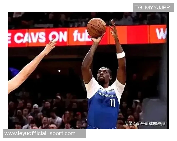 纳兹里德表现出色12投8中砍下25分10篮板三分球命中率高达71